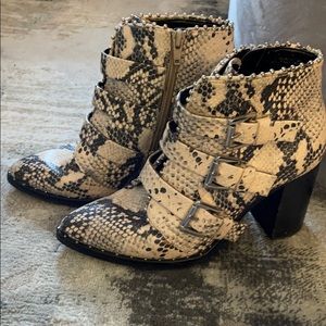 Steve Madden Tan Snake bootie with buckles